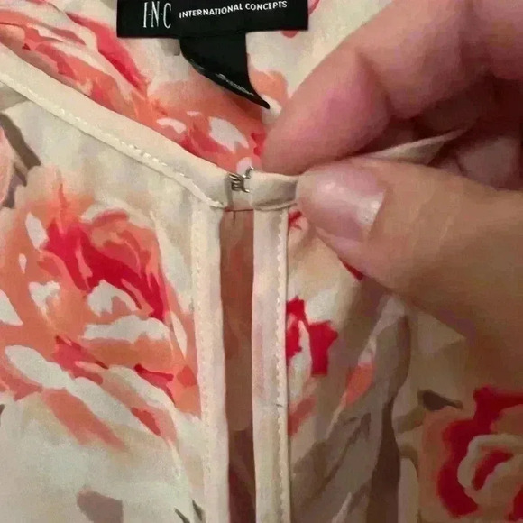 Inc. size 6 rose/floral blouse with hook/eye closure - Picture 5 of 5